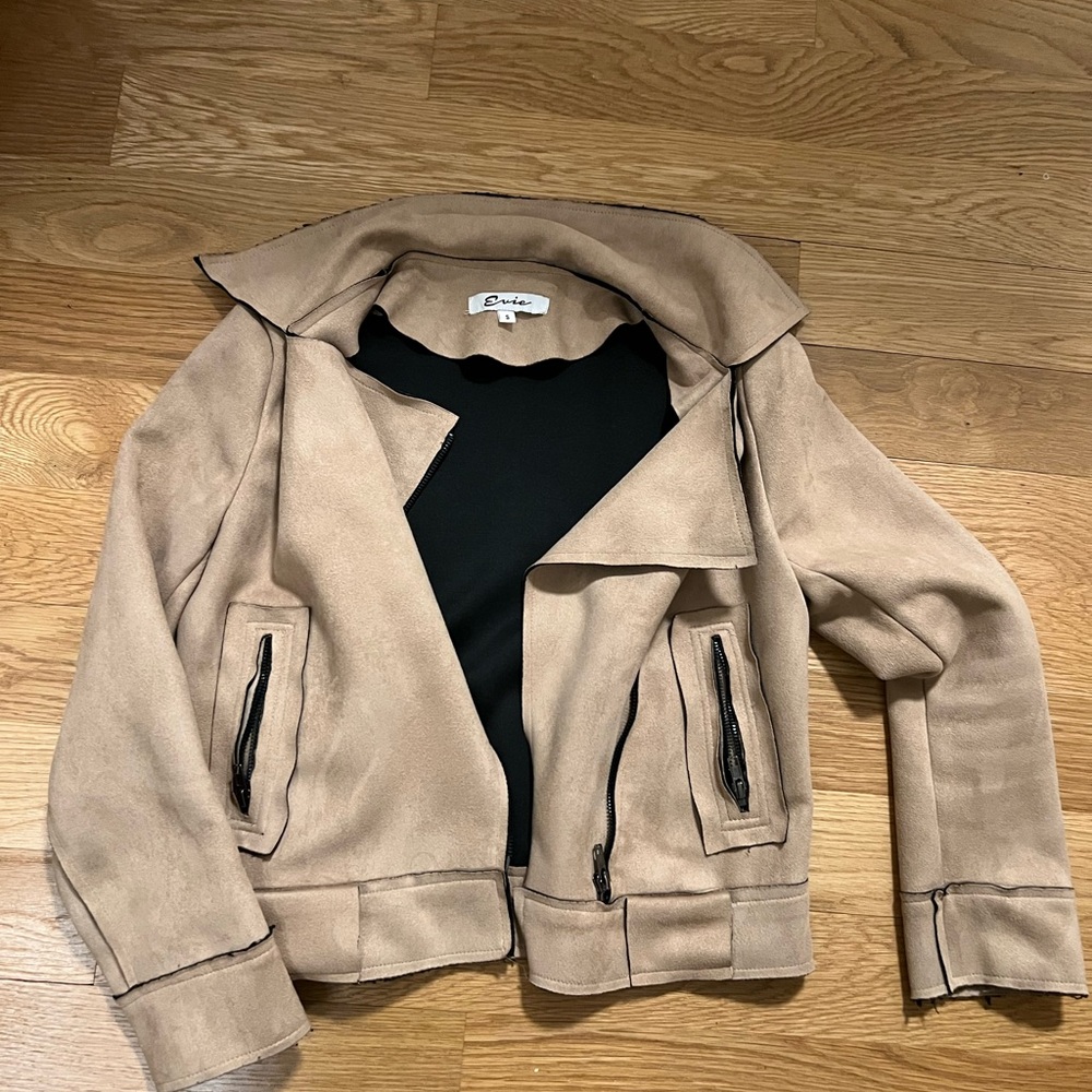 EVIE Tan Leather Jacket with Zip-Up Design